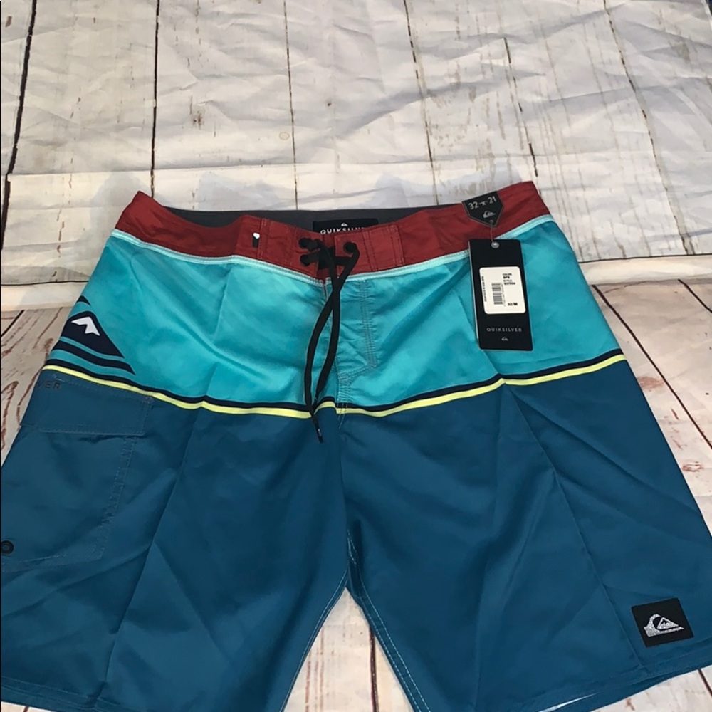Quiksilver menโs board shorts ride the wave ๐ - Picture 1 of 3